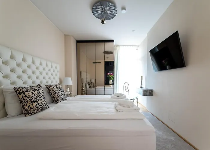 Exclusive 2br Skyline Penthouse By Hm Apartamento Viena