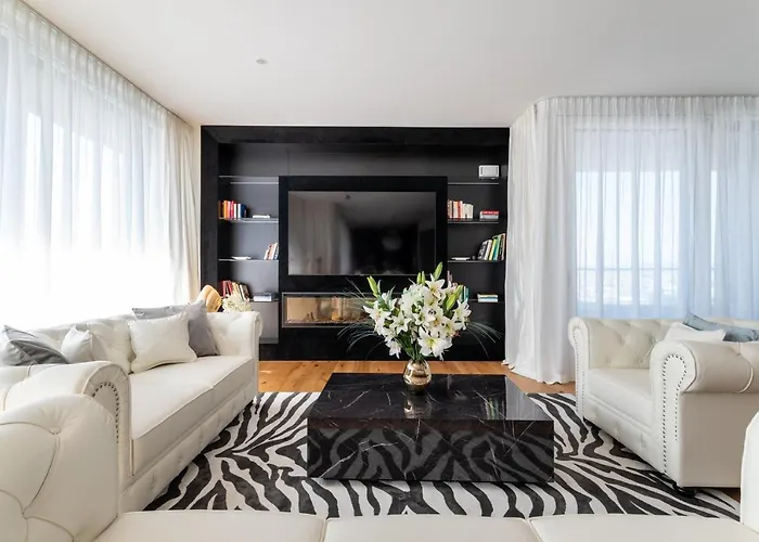 Exclusive 2br Skyline Penthouse By Hm Apartamento Viena