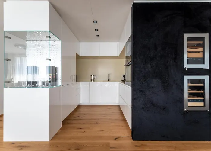 Exclusive 2br Skyline Penthouse By Hm