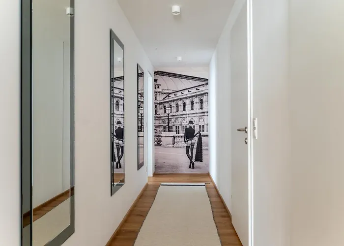 Exclusive 2br Skyline Penthouse By Hm Apartamento Viena