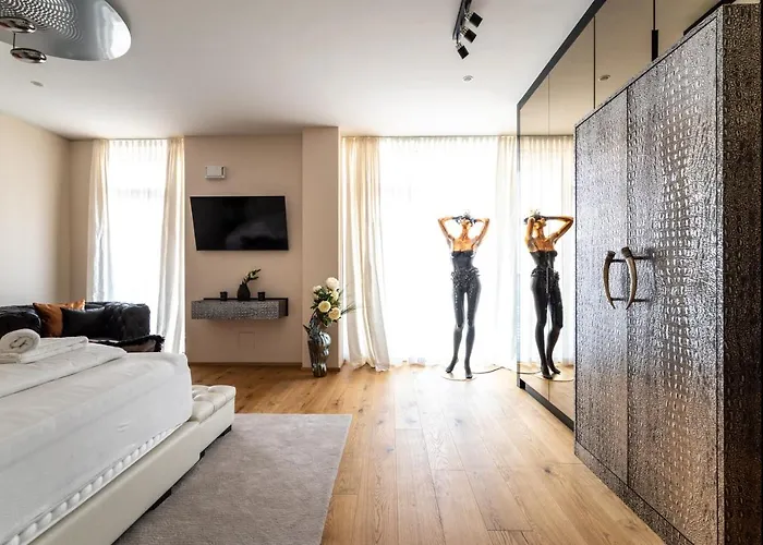Exclusive 2br Skyline Penthouse By Hm Apartamento Viena
