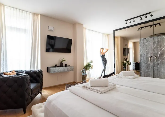 Exclusive 2br Skyline Penthouse By Hm