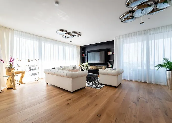 Exclusive 2br Skyline Penthouse By Hm