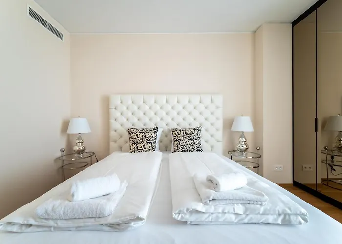 Exclusive 2br Skyline Penthouse By Hm *