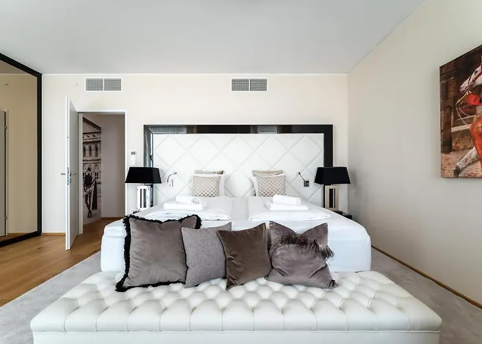 Exclusive 2br Skyline Penthouse By Hm